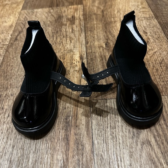 Black & Pearl Shoes | Toddler Girl 10 - Picture 5 of 7